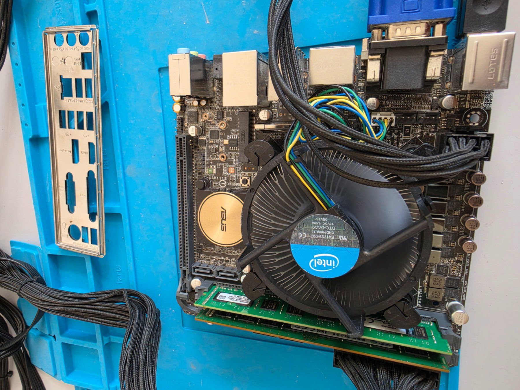 Asus Mainboards: Asus H97I-Plus, 16 GB RAM, i5 4570 – Gebraucht aus Fribourg von Tolkien