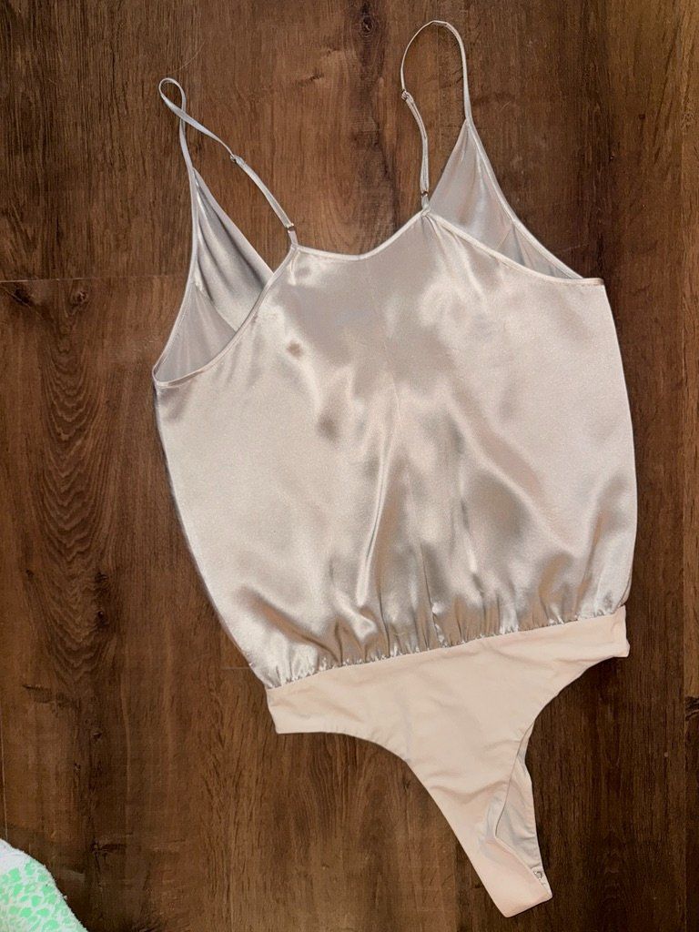 Tops: Michelle Mason silk bodysuit - 6 – Neu (gemäss Beschreibung) aus St-Sulpice VD von juhdu 4