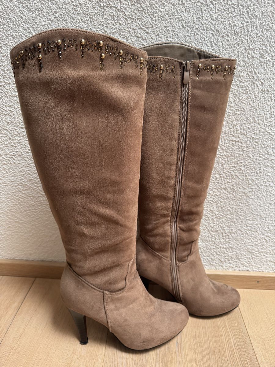 Scarpe da donna: Super Made Stiefel, Gr. 38, Beige mit Absatz – Usato da Winkel venduto da Schorley