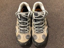 Graue Trekking Schuhe - Trekking Shoes