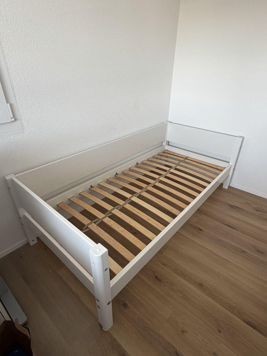 Flexa Letti: FlexaWeisses Kinderbett, 90x200 cm, mit Lattenrost – Usato da Kräiligen venduto da Chris_1983