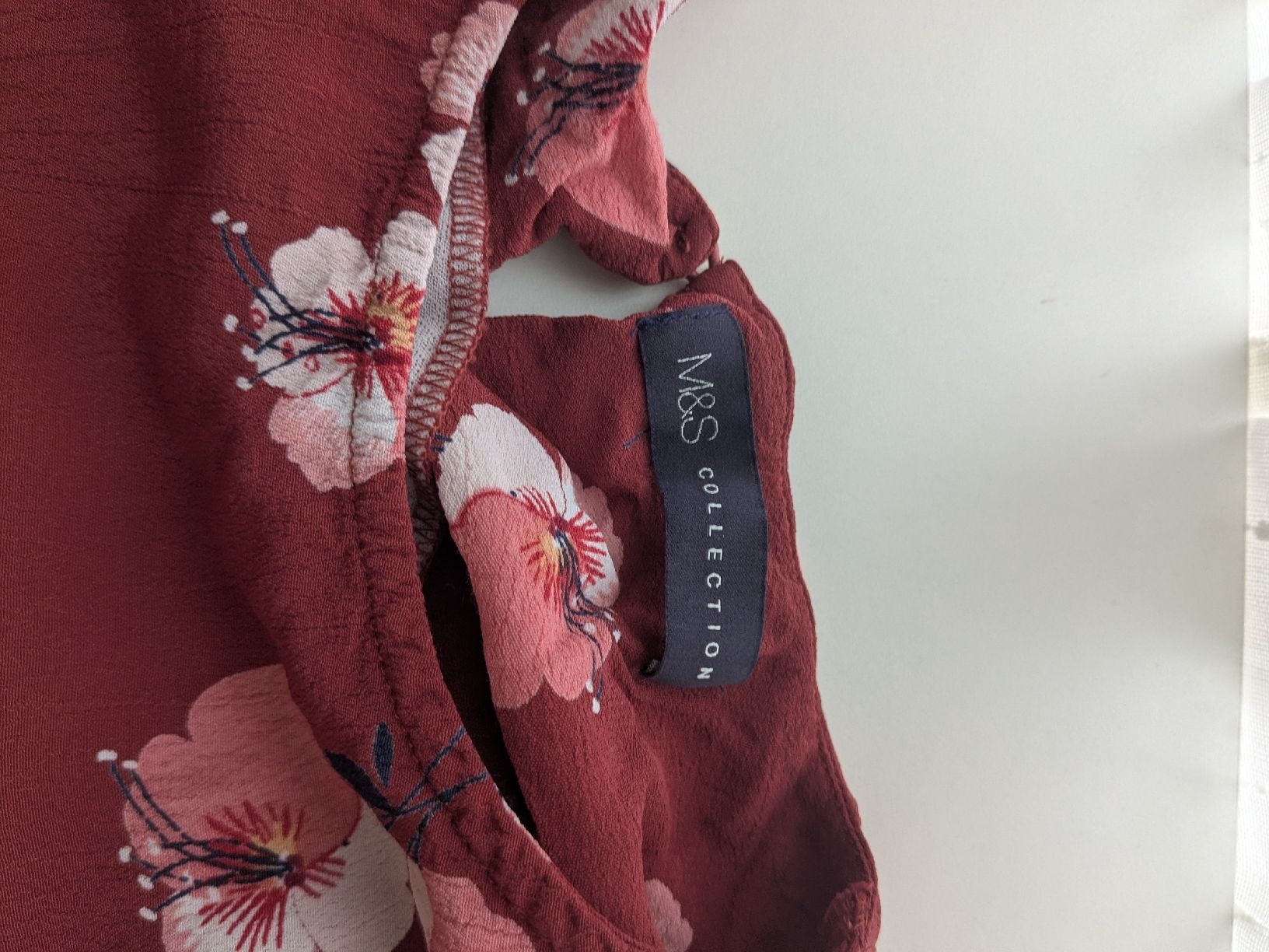 Chemisiers: Bluse M&S Collection Blumenmuster rot Grösse S – D'occasion à Rorschach par olg_5qq2 2