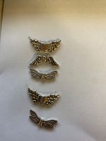 Joli lot de 5 breloques ailes cœur & papillon argentées s...