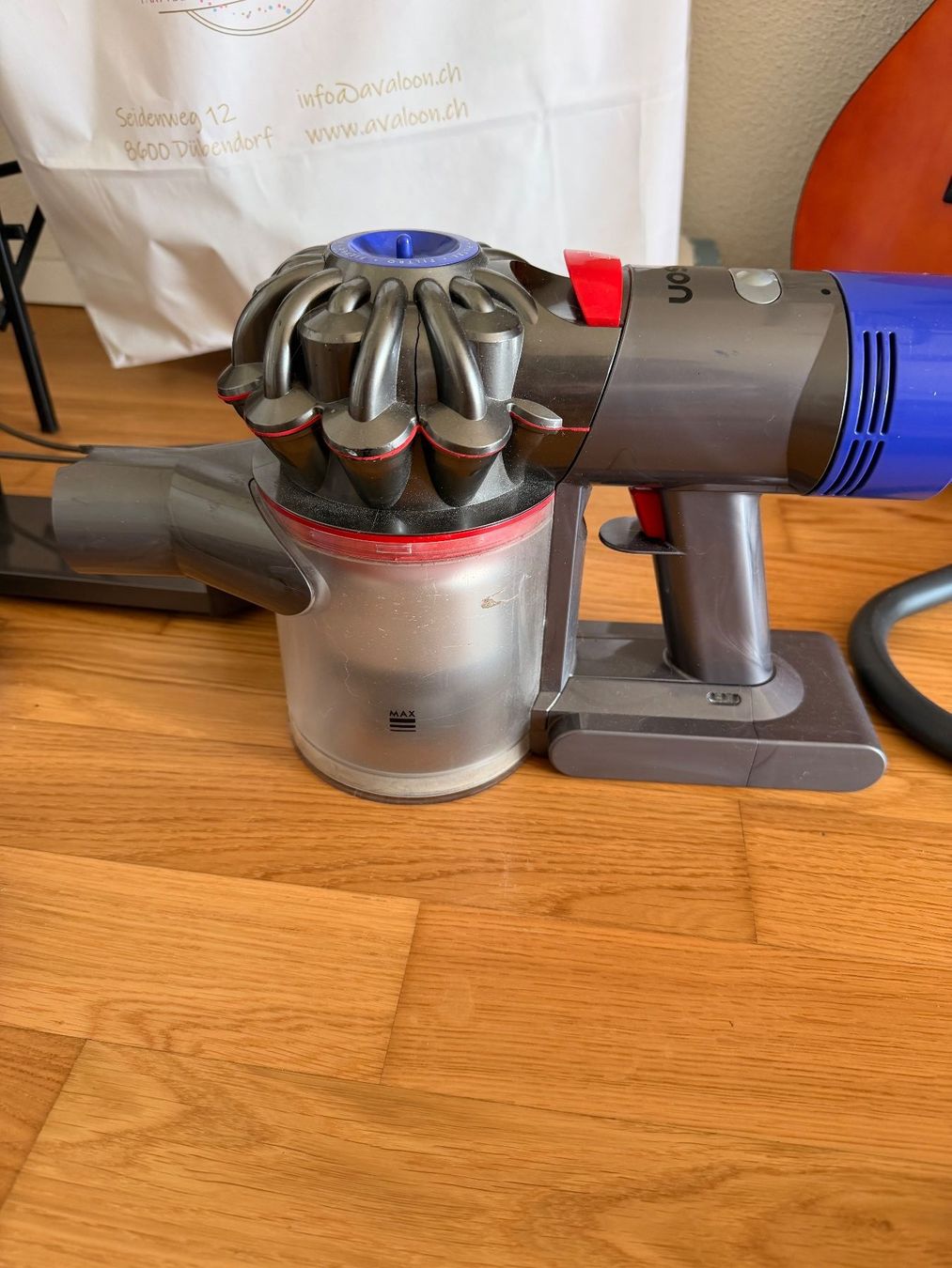 Dyson Aspirapolveri & Accessori: Staubsauger Dyson V8, gebraucht. – Usato da Ossingen venduto da kimpossibel 4