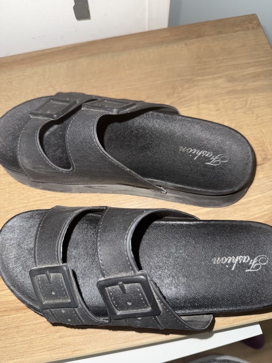 Shein Scarpe da donna: Schwarze Sommer Pantoletten mit Schnalle – Usato da Zürich venduto da bia_6kmj 1