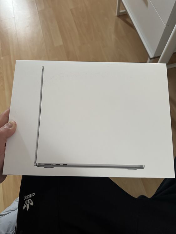 Apple Notebook: Apple MacBook Air 2024 M3 – Nuovo (secondo la descrizione) da Nottwil venduto da dominic.oberli 2
