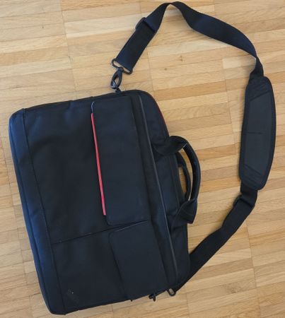 think pad Laptoptasche schwarz mit guter Zustand ca. 38×28cm