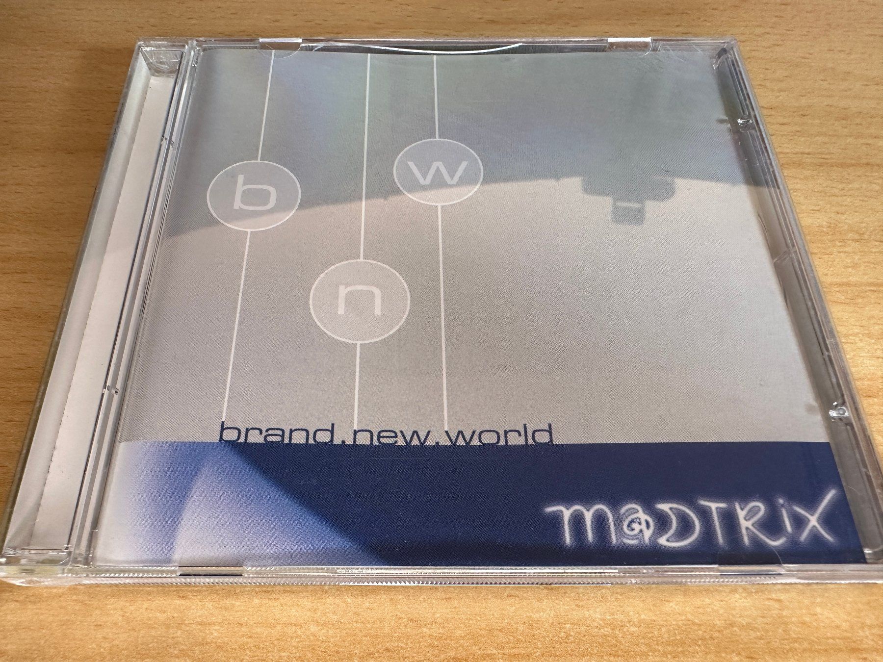 CDs: Madtrix - brand.new.world – Gebraucht aus Rikon im Tösstal von Alpenmutz
