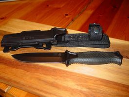 Militärisches Kampfmesser in schwarz