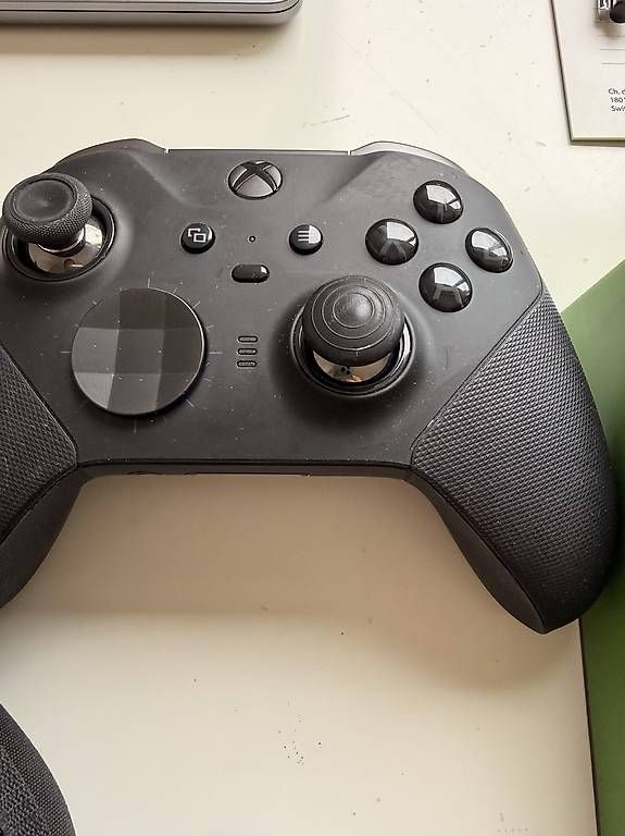 Controller: Manette Xbox Élite séries 2 – Usato da Grandvaux venduto da Xavier.21 3