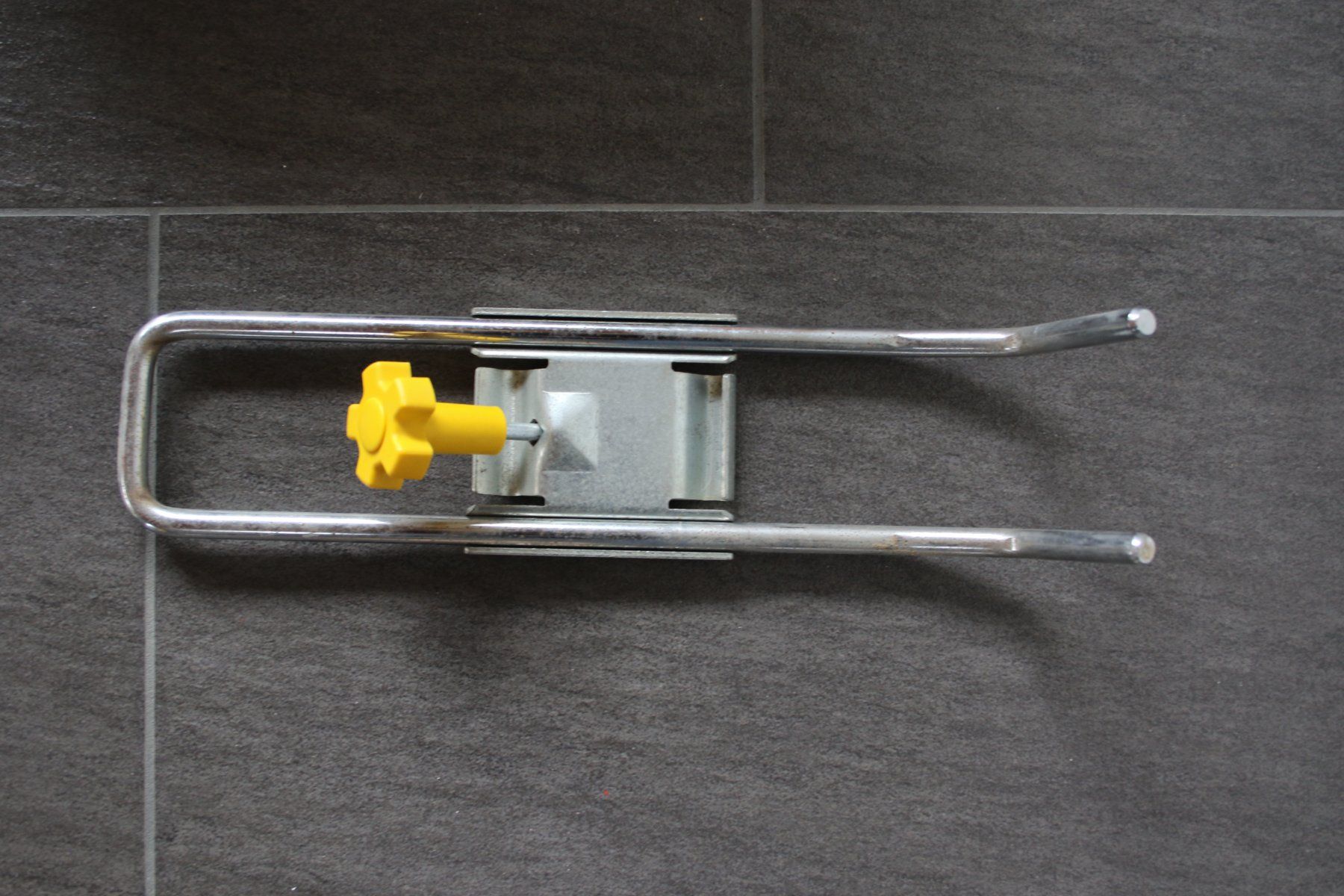 Seggiolini per auto: Velo Adapter Kindersitz Römer – Usato da Morgarten venduto da Buemi0