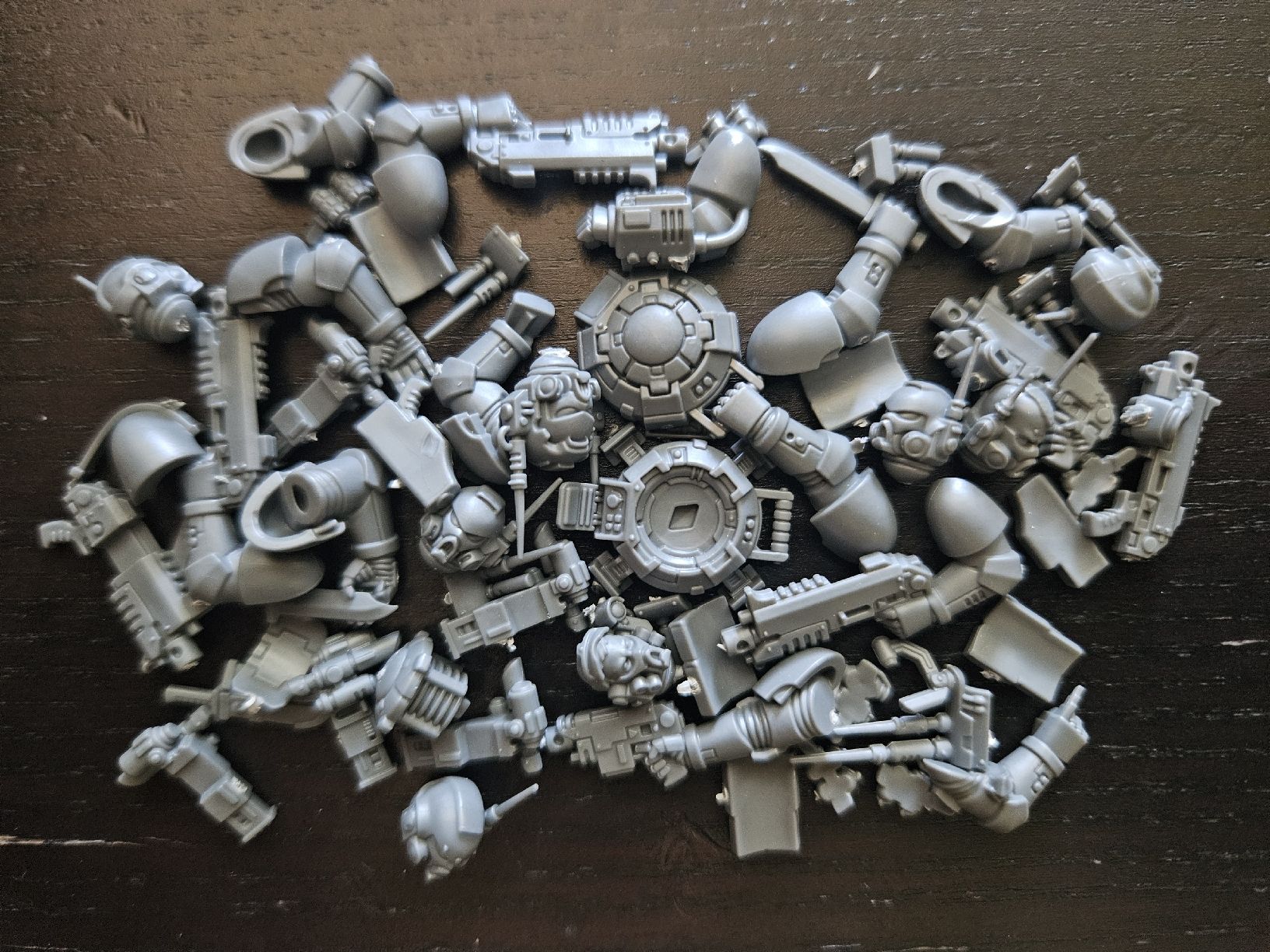 Kit di modellismo & Modellini statici: Warhammer 40K - Bits - Incursors pile of bits – Nuovo (secondo la descrizione) da Genève venduto da lec_2k2j
