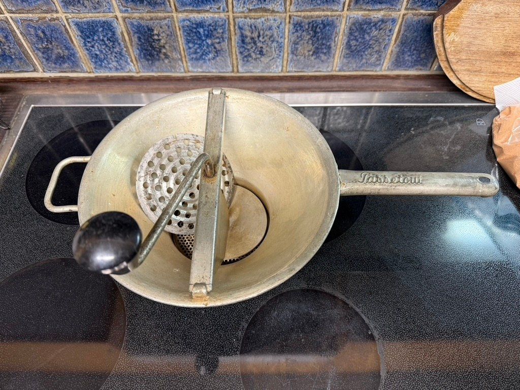 Elettrodomestici da cucina: altes Passetout, Vintage, Deko – Usato da Agriswil venduto da Windcheetah