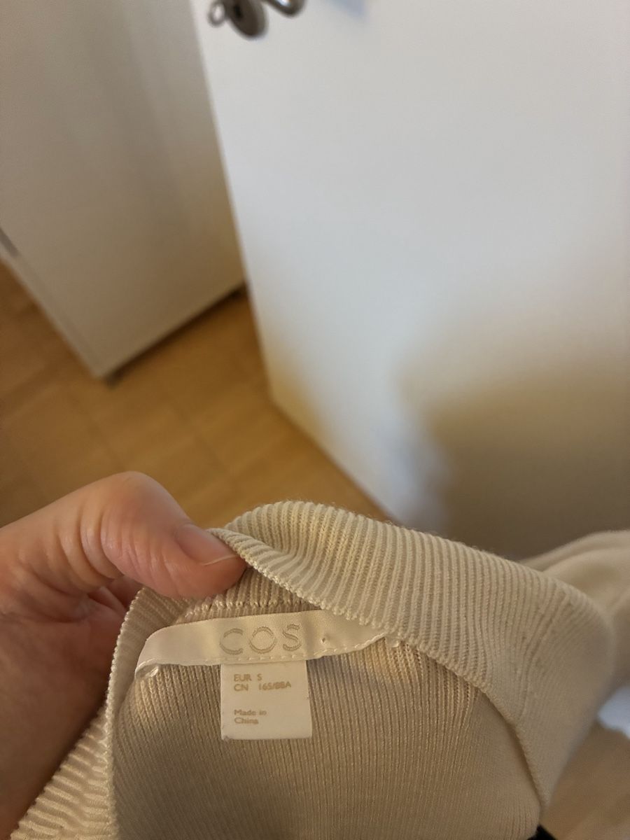 Cos Giacche: COS Cardigan mit Makel – Usato da Wädenswil venduto da Gilmored83 3