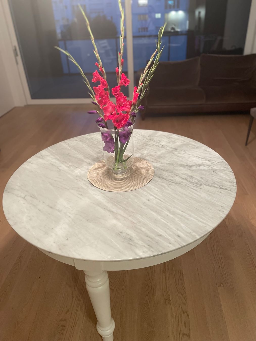 Poliform Tavoli: Carrara Marble Table by Poliform / Tisch aus Carrara Marmor – Usato da Breganzona venduto da vdo_bgq7