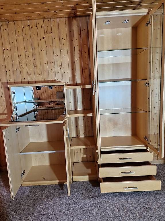 Vitrinen: Vitrine, Buffet – Gebraucht aus Grindelwald von jana2094 2