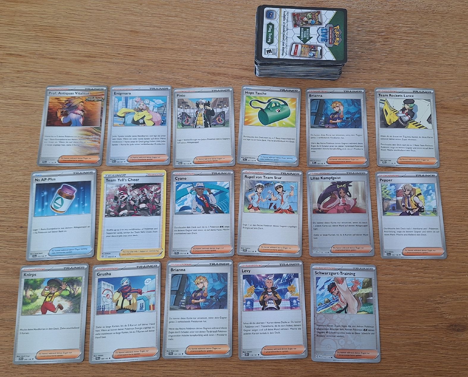 Pokémon Carte collezionabili: Pokémon Karten: 17 Trainer Karten und 1 Stapel Code-Karten – Usato da Oberkulm venduto da kar_jgx9