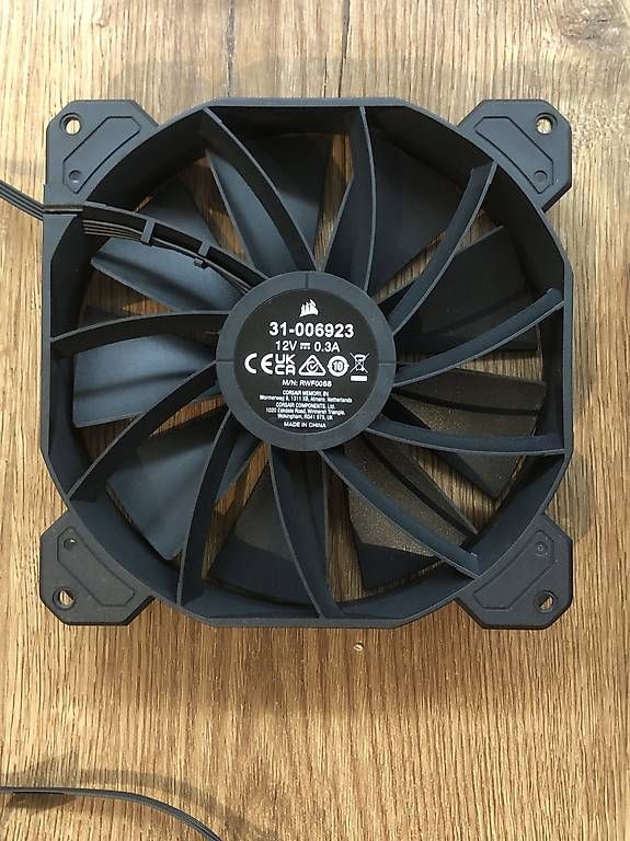 Corsair PC: Corsair PC-Lüfter 140mm – Nuovo (secondo la descrizione) da Stein AG venduto da isi_R35 2
