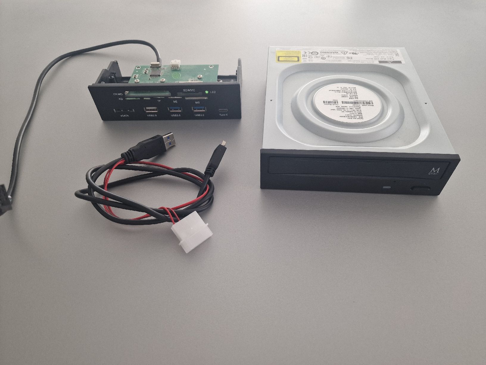 Asus PCs: Frontpanel mit Anschlüssen + Asus DVD-Laufwerk – Gebraucht aus Rietheim von rso_w5rp