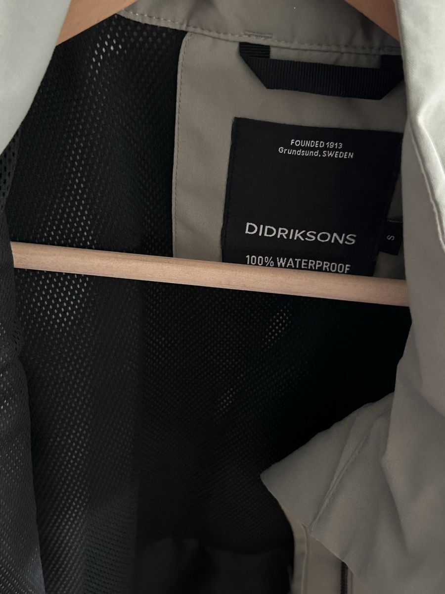 Didriksons Giacche: Didriksons Regenjacke grün/grau S – Usato da Büttenhardt venduto da dmartinez 2
