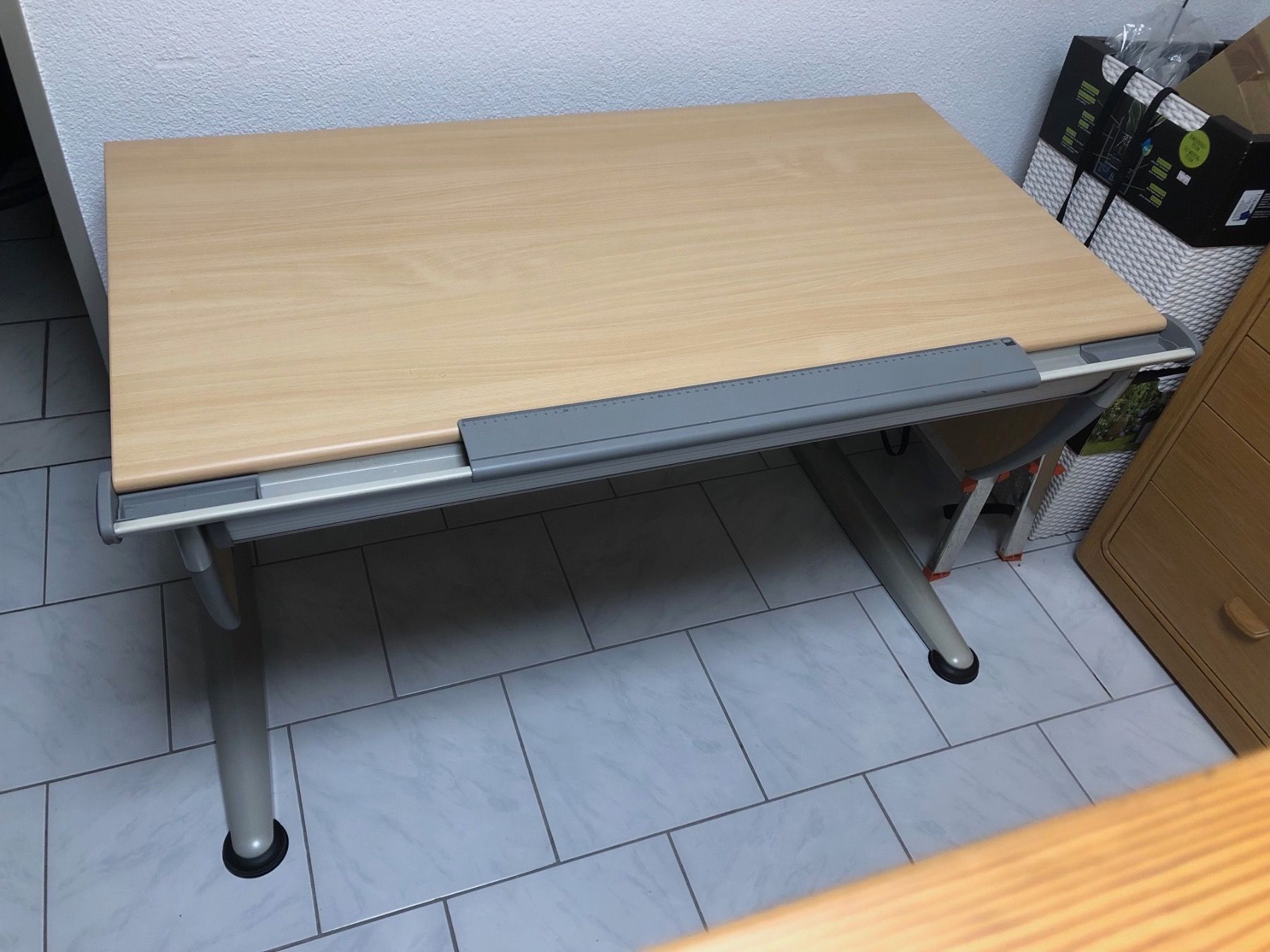 Schreibtische: Moll Kinder Schreibtisch Modell Runner – Gebraucht aus St. Pelagiberg von  2