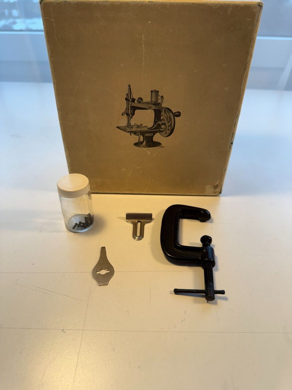 Singer Nähmaschinen: Singer Sewhandy Model 20 Mini-Nähmaschine mit Originalbox – Gebraucht aus Dänikon ZH von are_fz7m 7