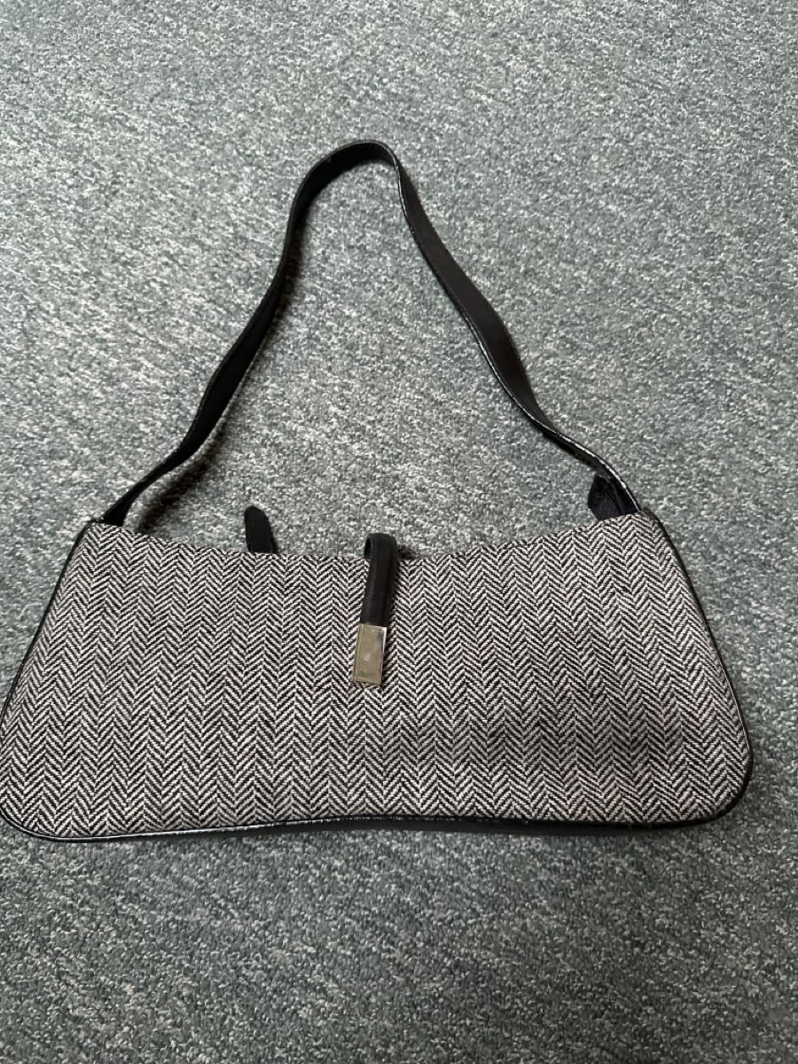 Taschen für Damen: Handtasche mit Reissverschluss  – Gebraucht aus Baltschieder von YmroBe