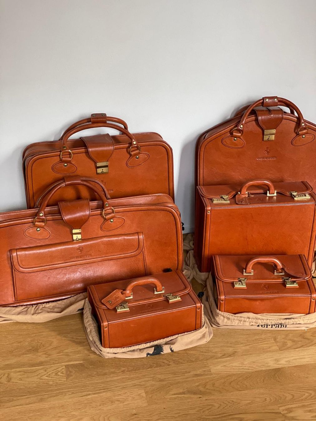 Ferrari Borse: Ferrari Testarossa Ledertaschen Set 6-teilig braun – Nuovo (secondo la descrizione) da Zuchwil venduto da Raccoon_88