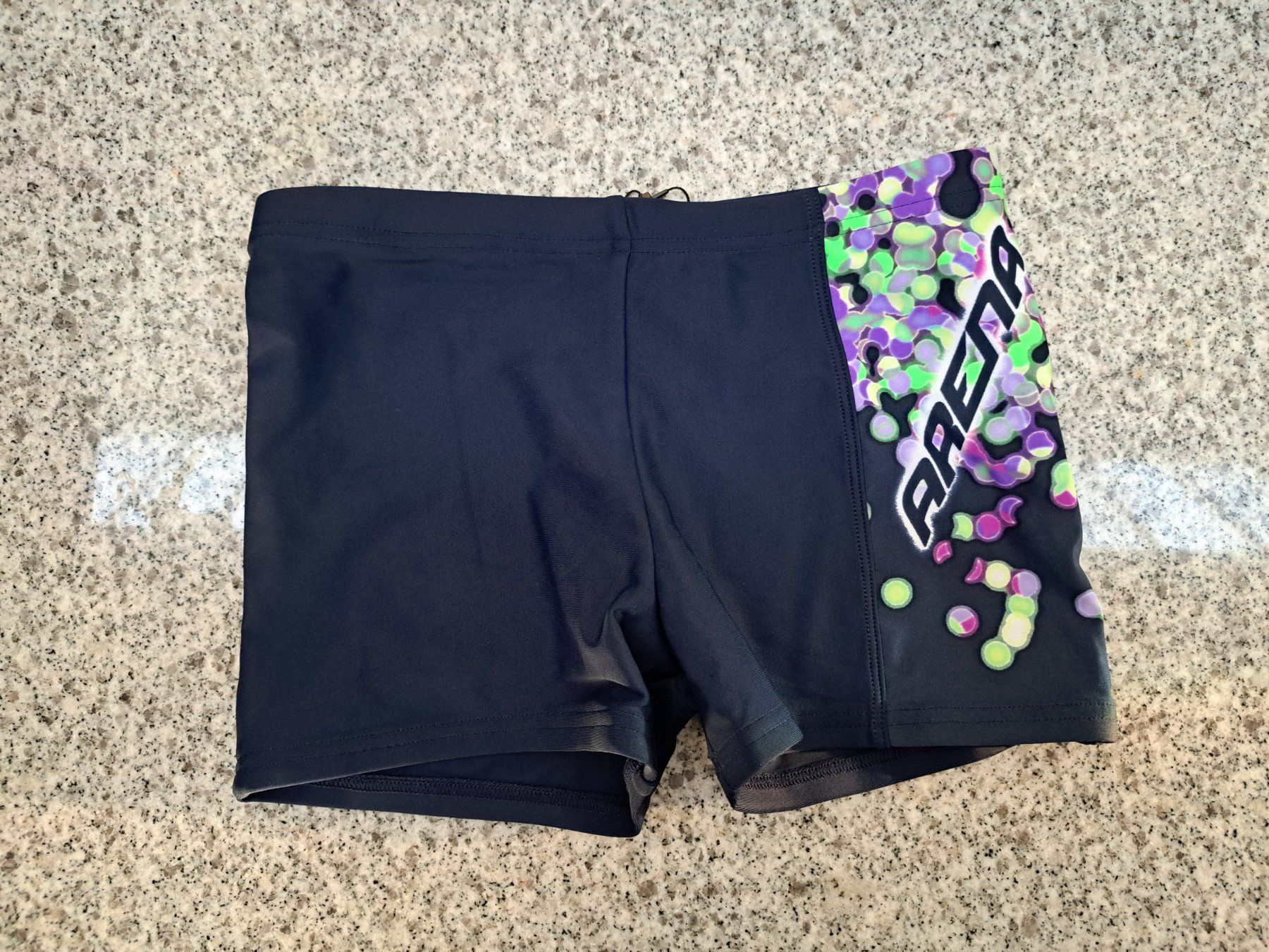 Arena Costumi da bagno: Neu! Arena Badehose dunkelblau Gr. 140 – Nuovo e nell'imballaggio originale da Gysenstein venduto da joshuas81