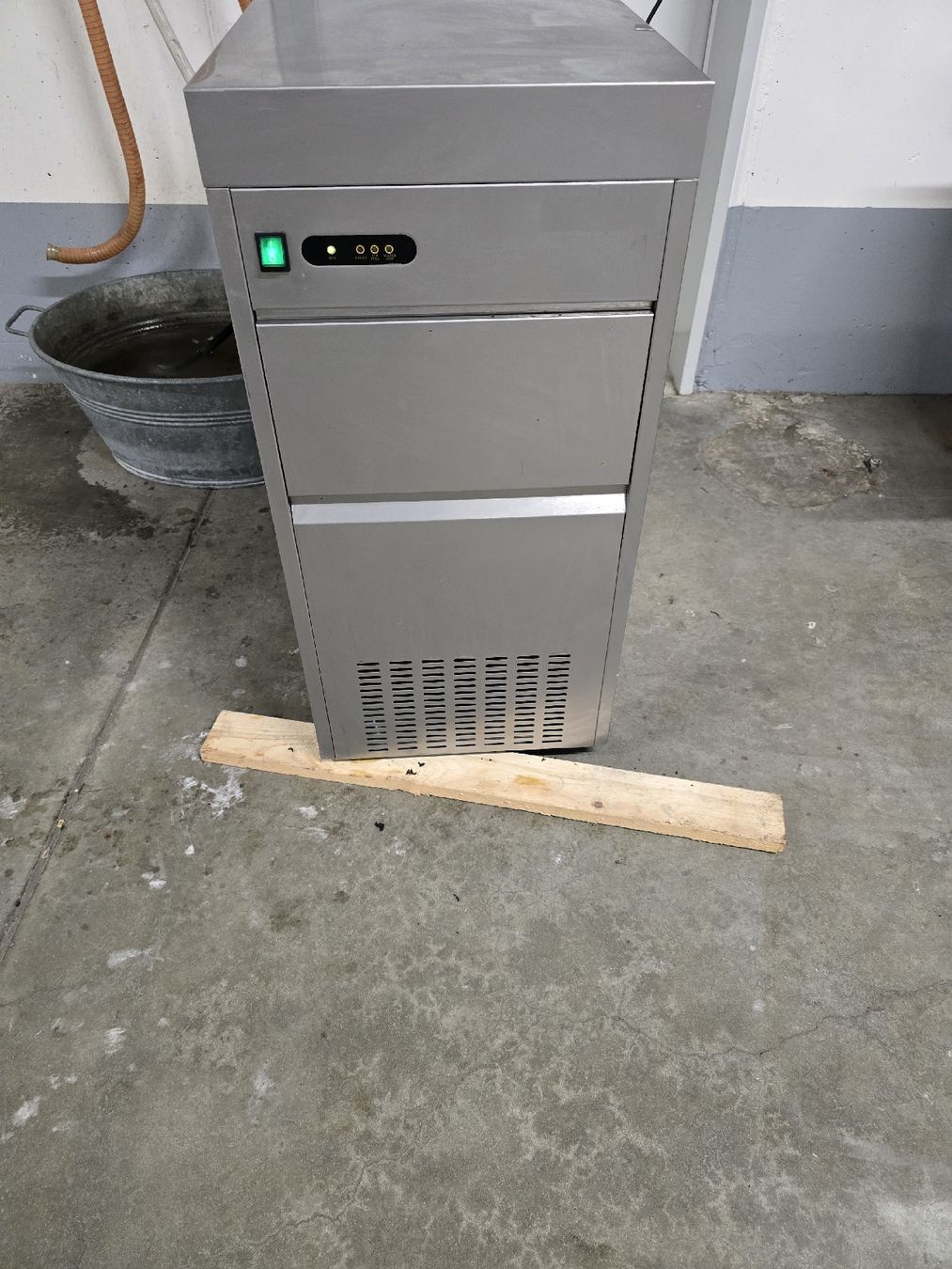 Ggm Gastro Elettrodomestici da cucina: Crushed Ice Maschine 85kg/24h – Usato da Emmen venduto da eje_gyj7