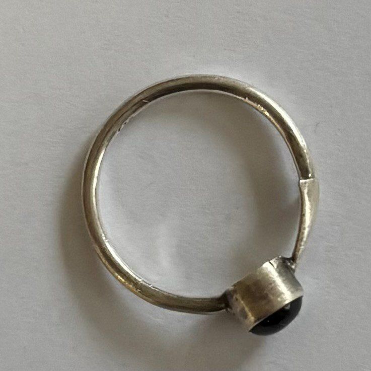 Ringe: Ring Silber Granat – Gebraucht aus Basel von machplatz 2