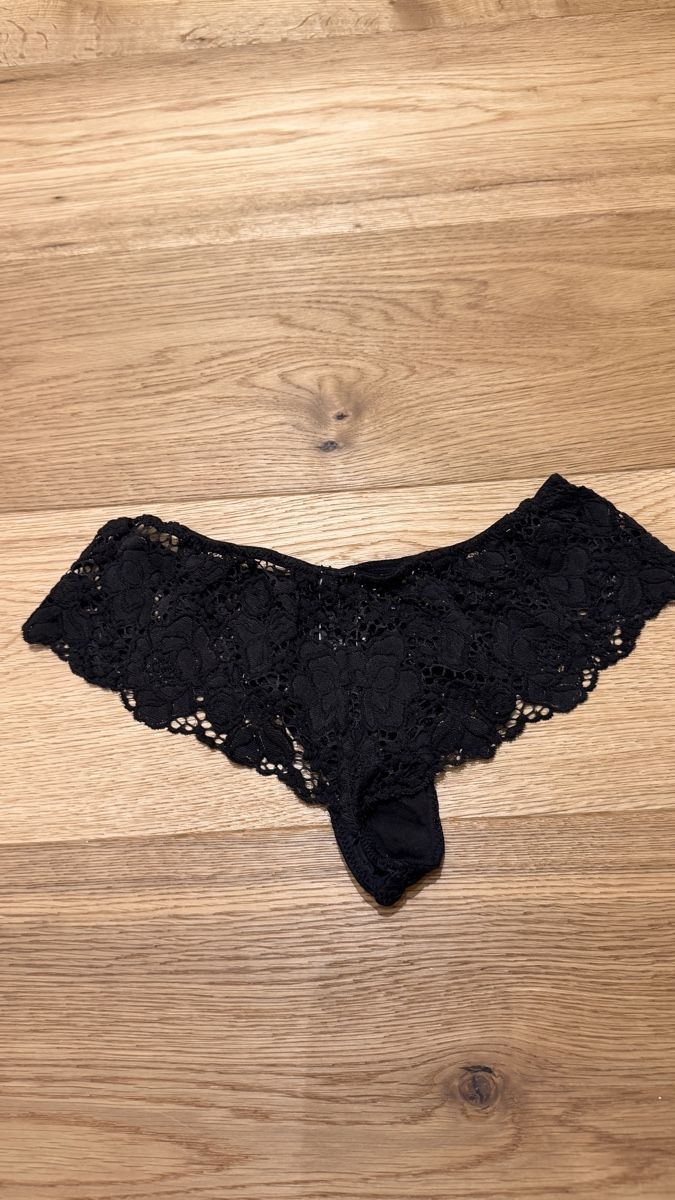 Victoria's Secret Altra biancheria intima: Victorias Secret String schwarz Spitze Grösse S – Usato da Glarus venduto da lindabene 1