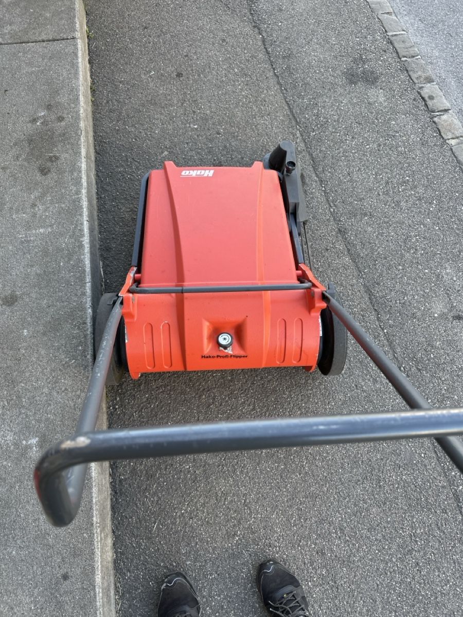 Hako Tagliaerba: Hako Kehrmaschine – Usato da Grossdietwil venduto da kawasaki-kfx 1