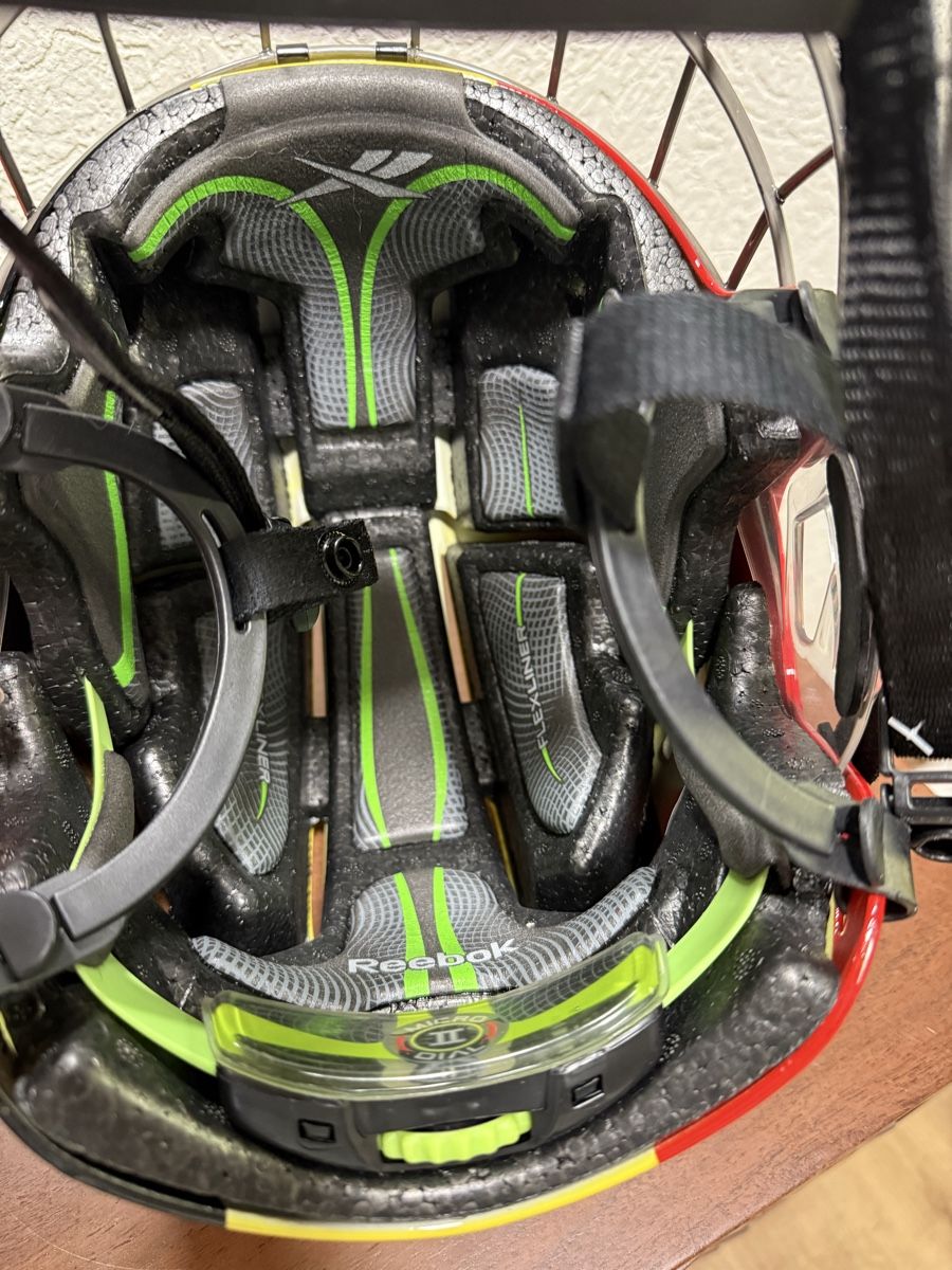 Reebok Caschi: Reebok Eishockey Helm mit Gitter - SCB Fan-Edition – Usato da Seedorf BE venduto da the_wd2t 5
