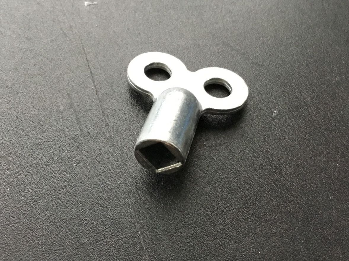 Radiatori: Radiator-Lufthanenschlüssel  , Preise pro Stück – Nuovo (secondo la descrizione) da St. Margrethen SG venduto da alfapeugeot10 5
