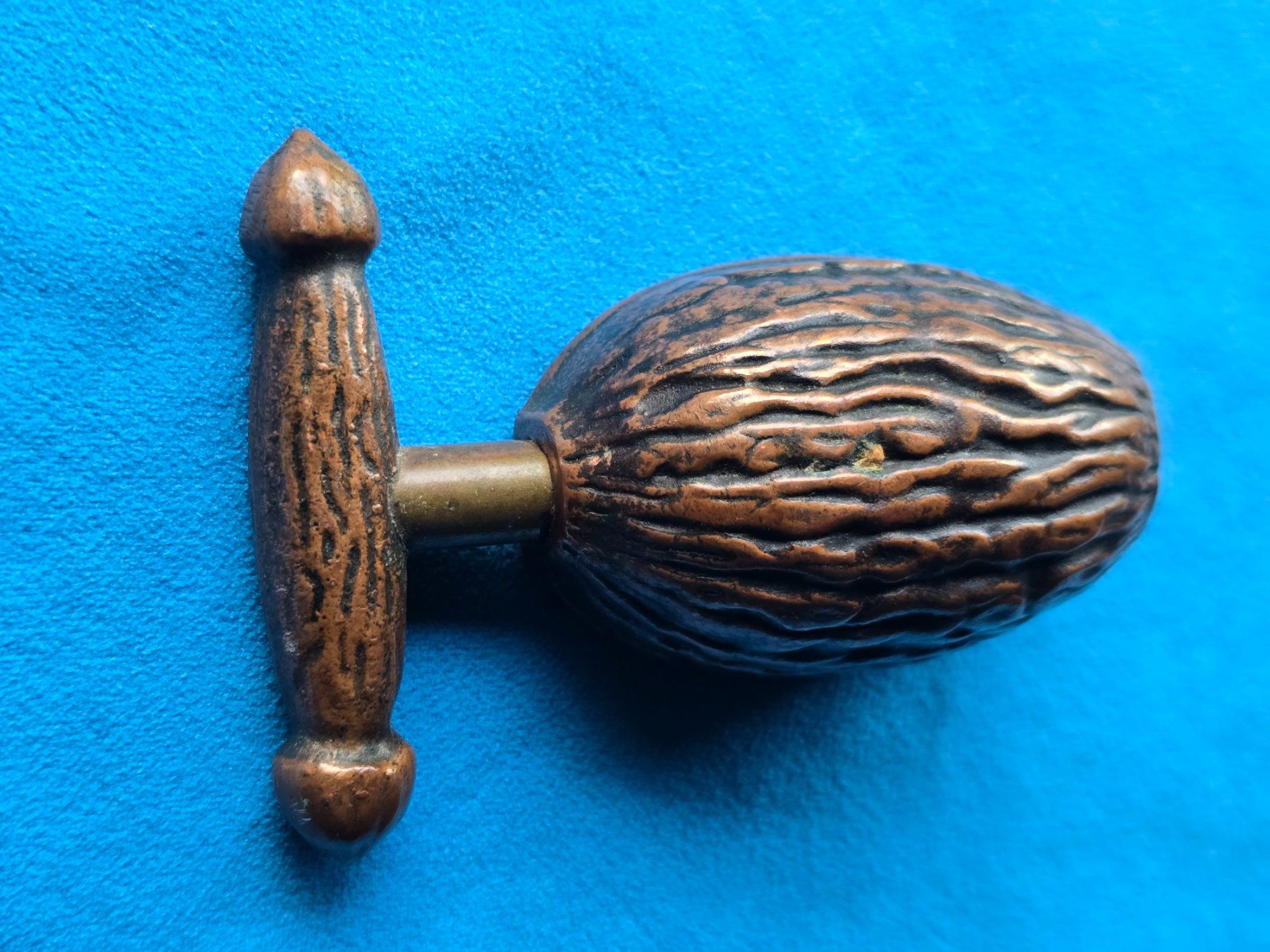 Küchengeräte: Casse-noix forme de noix – Gebraucht aus versoix von moonkey02 2