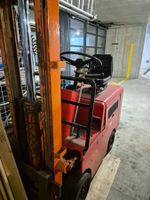Gabelstapler Clark rot gebraucht im guten Zustand