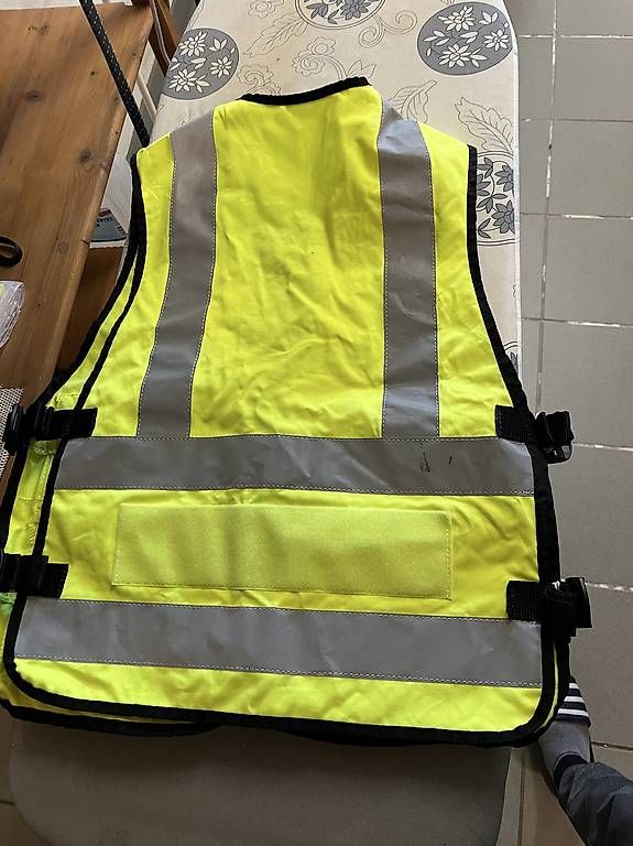 Gilet & Giacche: Warnweste mit Taschen, Einsatzweste – Usato da Steffisburg venduto da Maximalregional 1