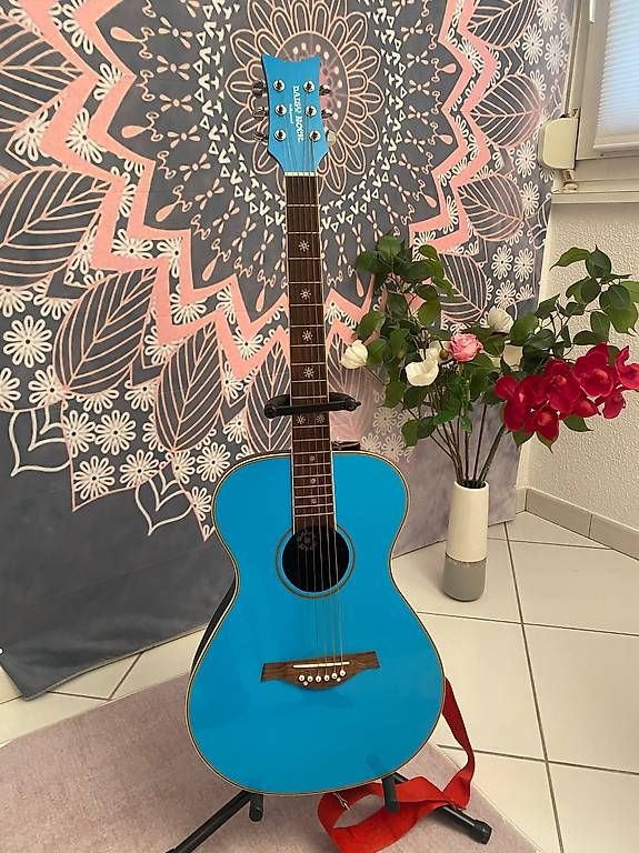 Strumenti musicali: Guitare – Usato da Thônex venduto da jadyrose
