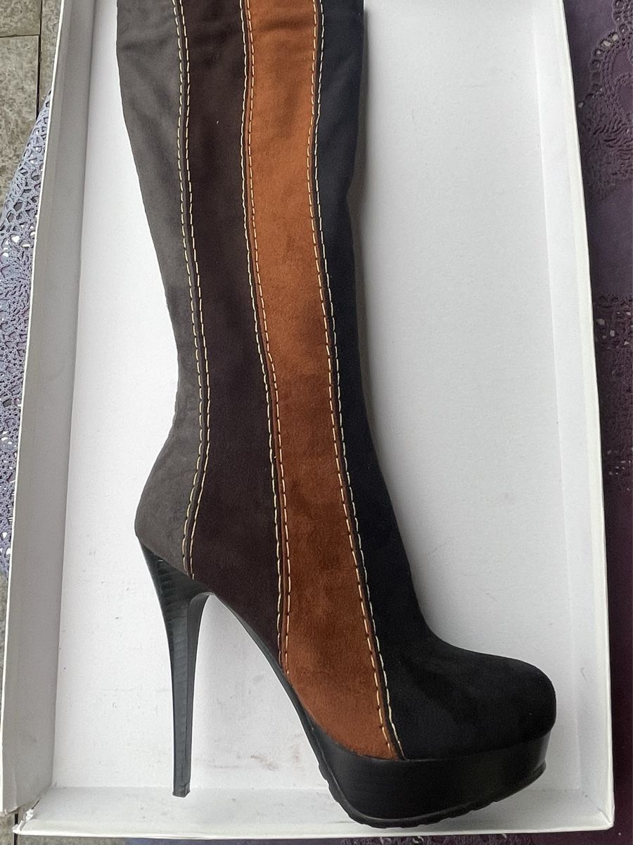 Scarpe da donna: Einzigartige Handgefertigte Lederstiefel – Nuovo e nell'imballaggio originale da Ermenswil venduto da YanaB 2