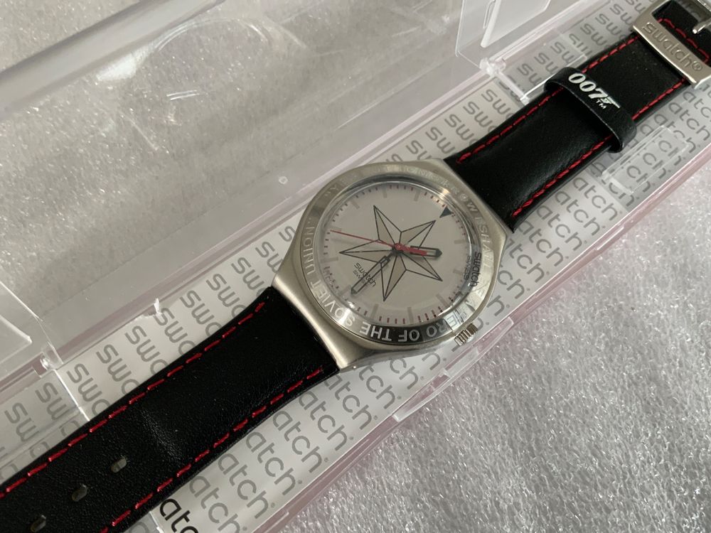 Swatch Montres: Swatch James Bond GENERAL ORLOV / OCTOPUSSY - ungetragen – Neuf avec emballage d'origine à Wettswil par rotonda 4