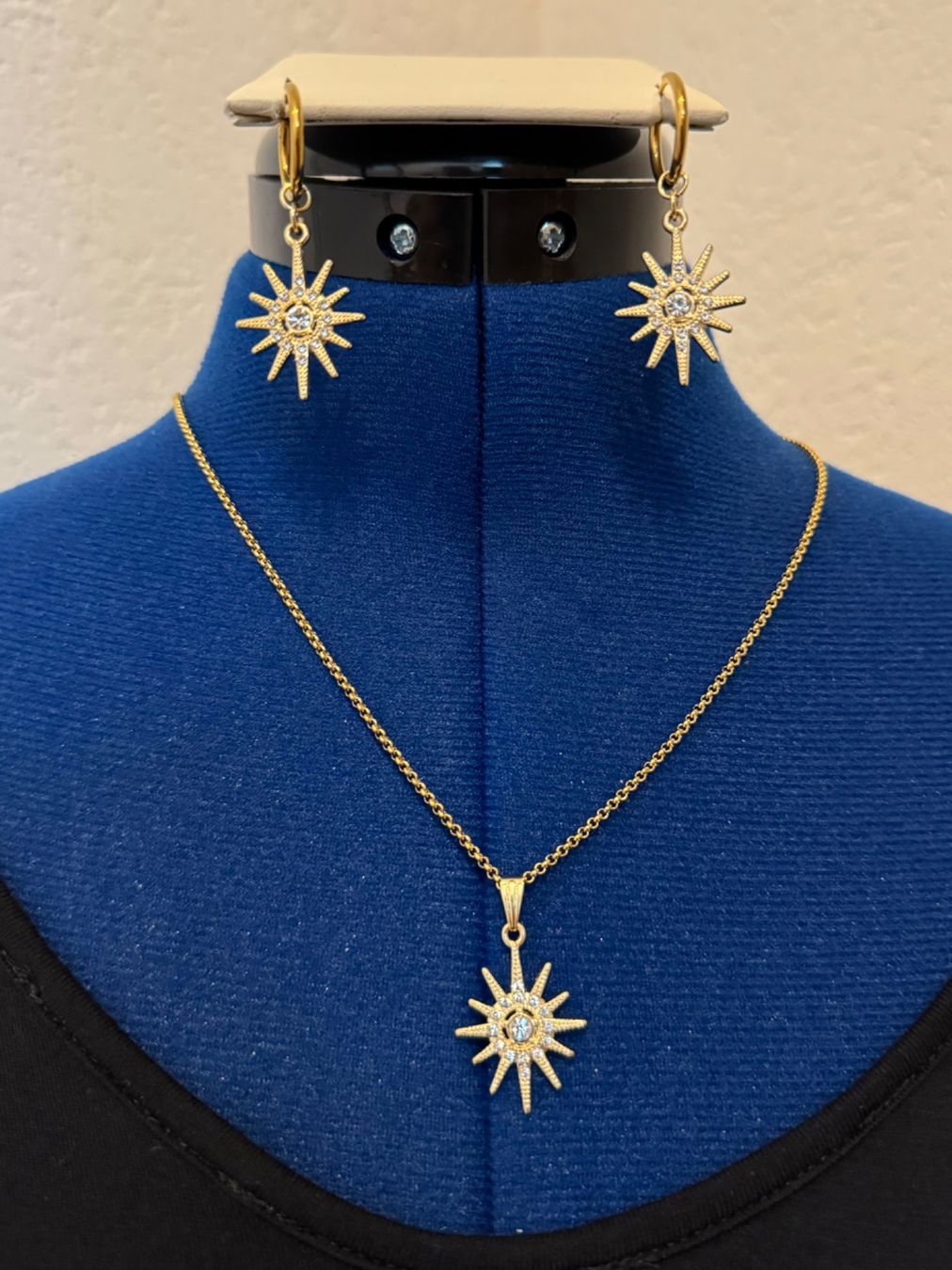 Sonstiger Schmuck: Kette und Ohrringe mit Stern/Sonne – Neu (gemäss Beschreibung) aus Dübendorf von Sonibell