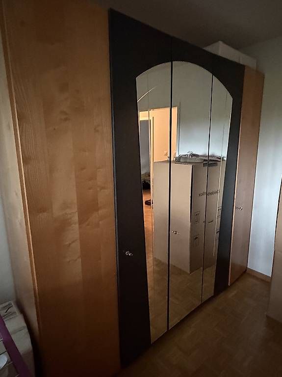Schränke: Top Kleiderschrank - geräumig – Gebraucht aus Pfaffhausen von Curly19
