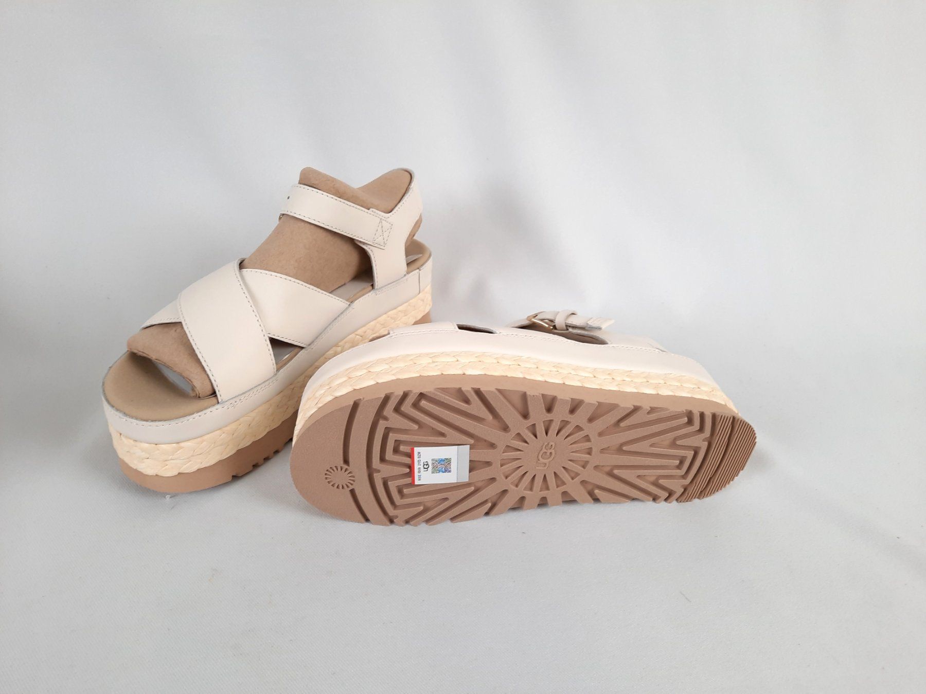 Ugg Damenschuhe: UGG Aubrey Ankle Strap Sandalen Beige Gr. 39 – Neu (gemäss Beschreibung) aus Beinwil am See von Restwert_Beinwil 2