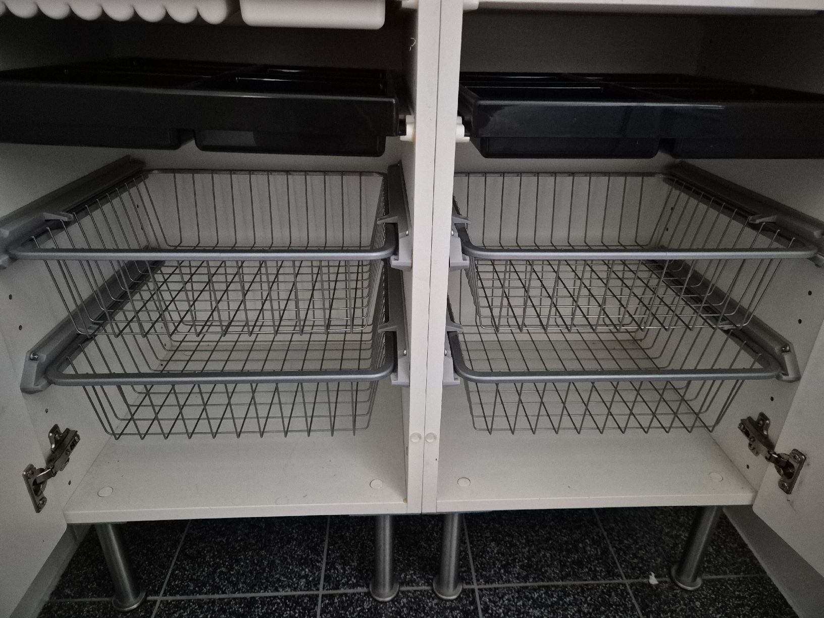 Armoires: Badezimmerschrank weiss hochglanz – D'occasion à Kollbrunn par guernsey11 6