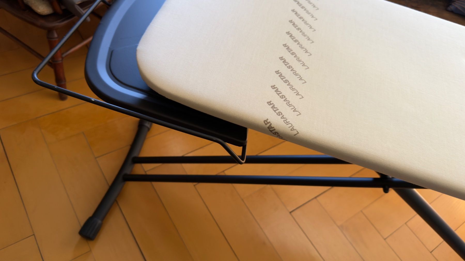 Laurastar Assi da stiro: Table à repasser Laurastar – Usato da Fribourg venduto da vibifgva