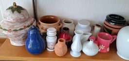 Konvolut Vasen und Gefässe aus Keramik (diverse Stilepochen)