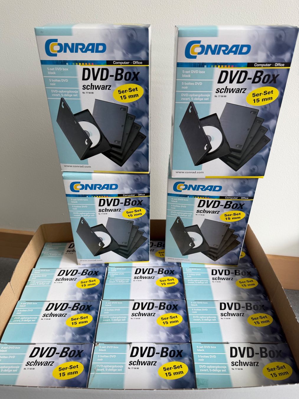Tutti i DVDs: DVD-Box schwarz, 15mm leer – Nuovo e nell'imballaggio originale da Turbenthal venduto da Okidoki3