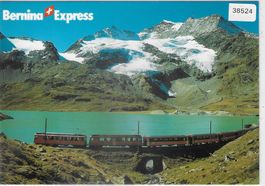 Bernina Express auf dem Bernina Pass