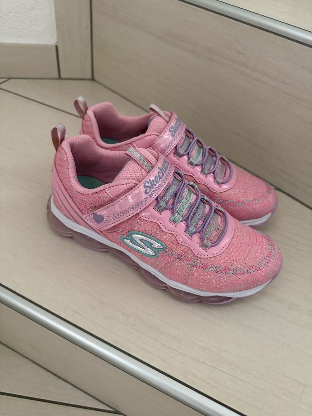 Skechers Scarpe per ragazze: Sketcher Nr. 37 Neu – Nuovo (secondo la descrizione) da Gordola venduto da jel_6ntg